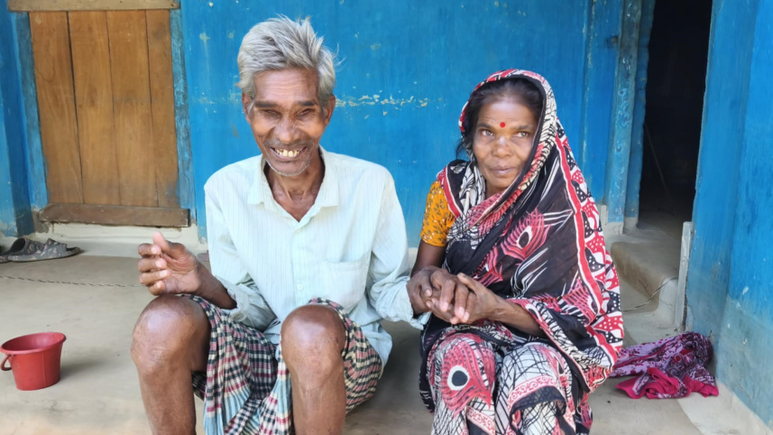 ভালোবাসার টানে ঘরছাড়া দম্পতির ২৫ বছর