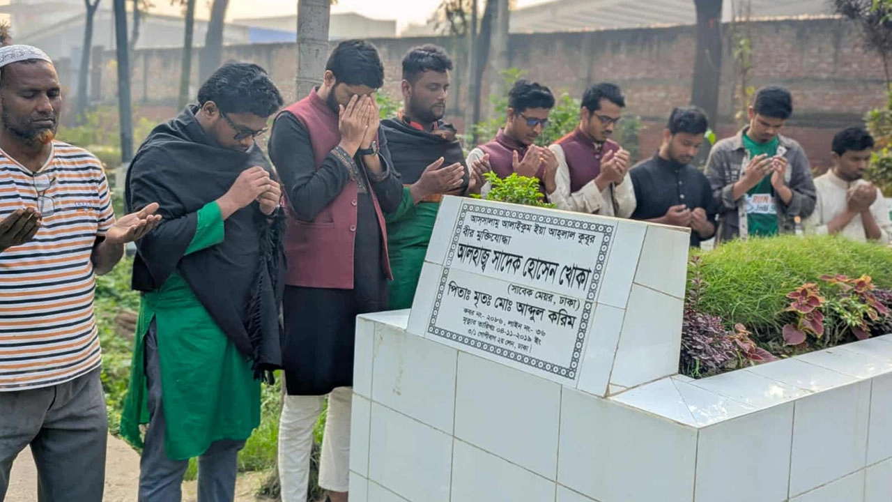 বিজয় দিবসে জবি ছাত্রশিবিরের মুক্তিযোদ্ধাদের কবর জিয়ারত