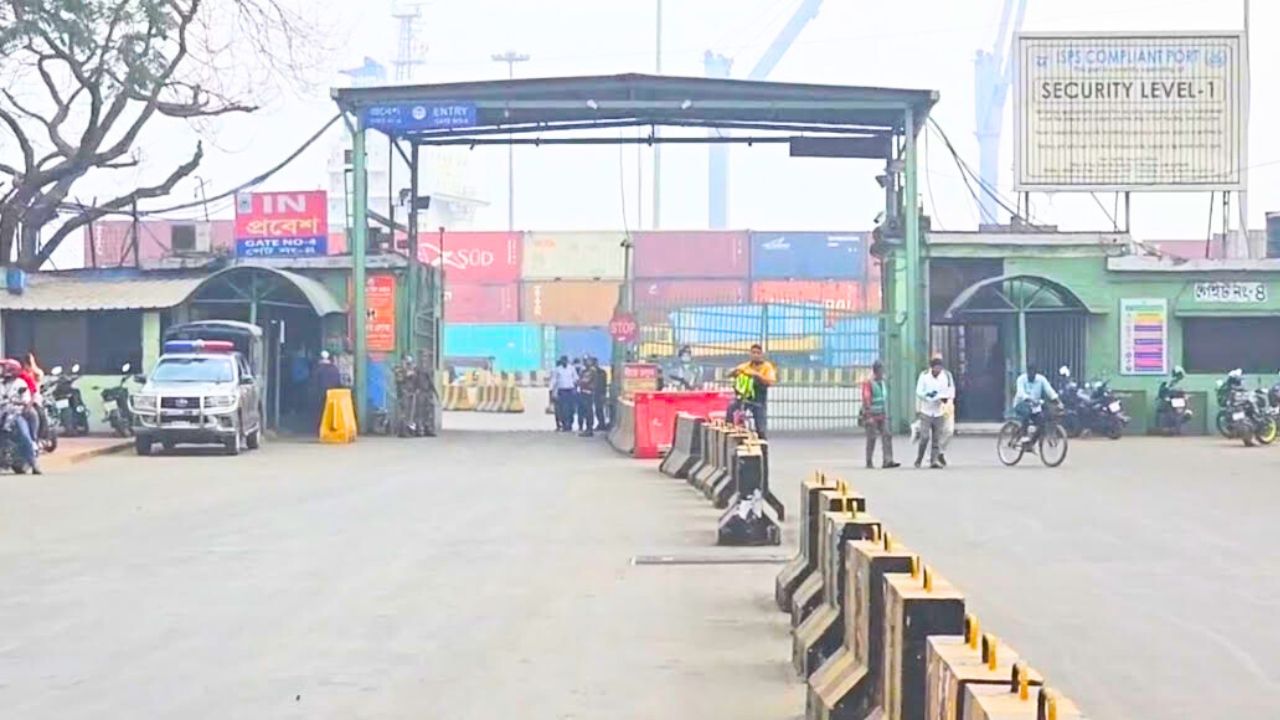 চট্টগ্রাম বন্দরে পঞ্চম দিনের মতো চলছে কর্মবিরতি