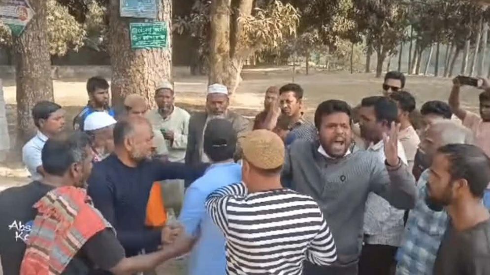 ভোটার স্লিপ বিতরণকে কেন্দ্র করে জামায়াত–বিএনপির মধ্যে উত্তেজনা