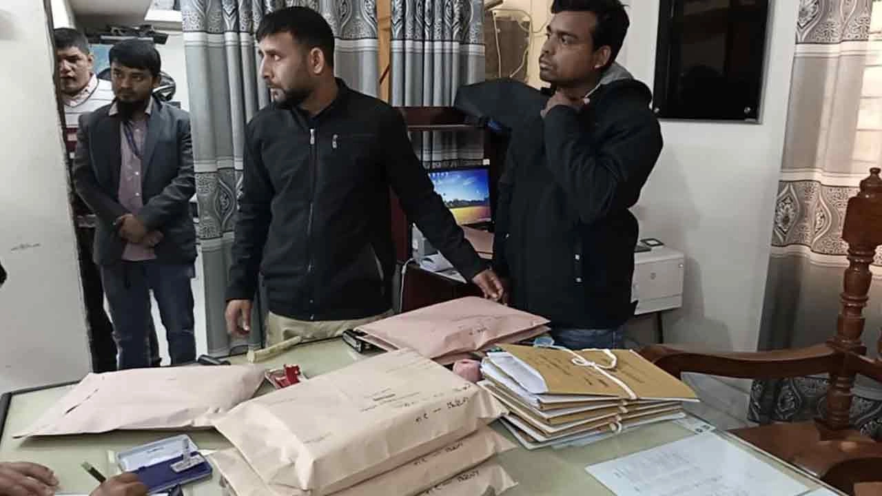 নাটোরে তথ্য ভুল থাকায় নির্বাচনের ফলাফল শিট জব্দ