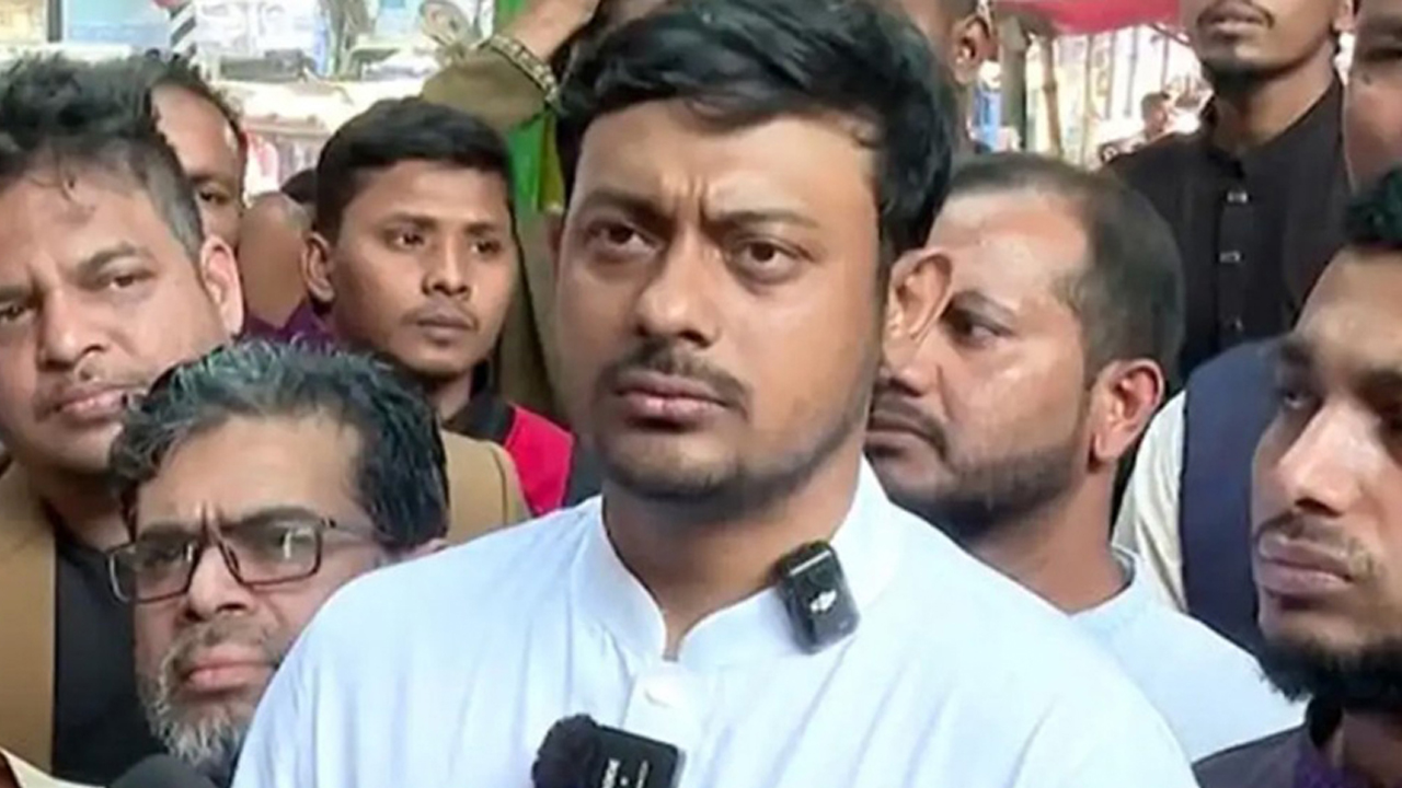 অভিযোগ নিয়ে বিভাগীয় কমিশনারের কার্যালয়ে নাসীরুদ্দীন পাটোয়ারীর