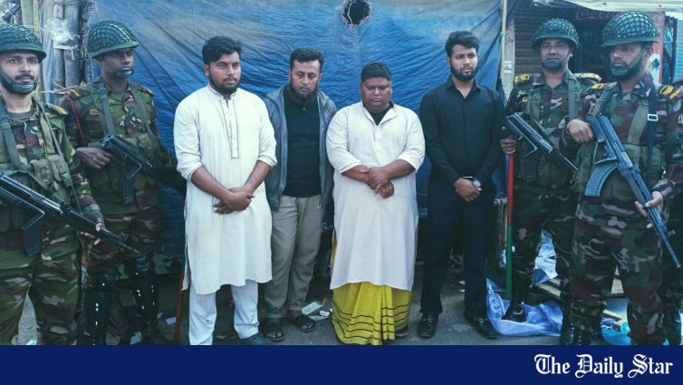 ভোটে অনিয়মের অভিযোগে ১৭ জেলায় আটক ৩৫