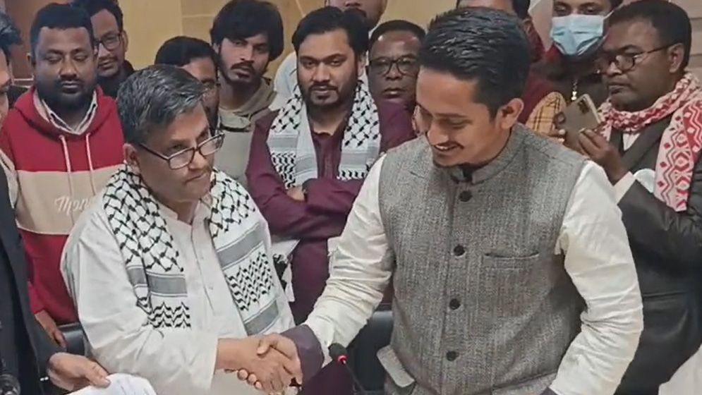 পরাজয় মেনে বিজয়ী প্রার্থীকে অভিনন্দন সারজিস আলমের