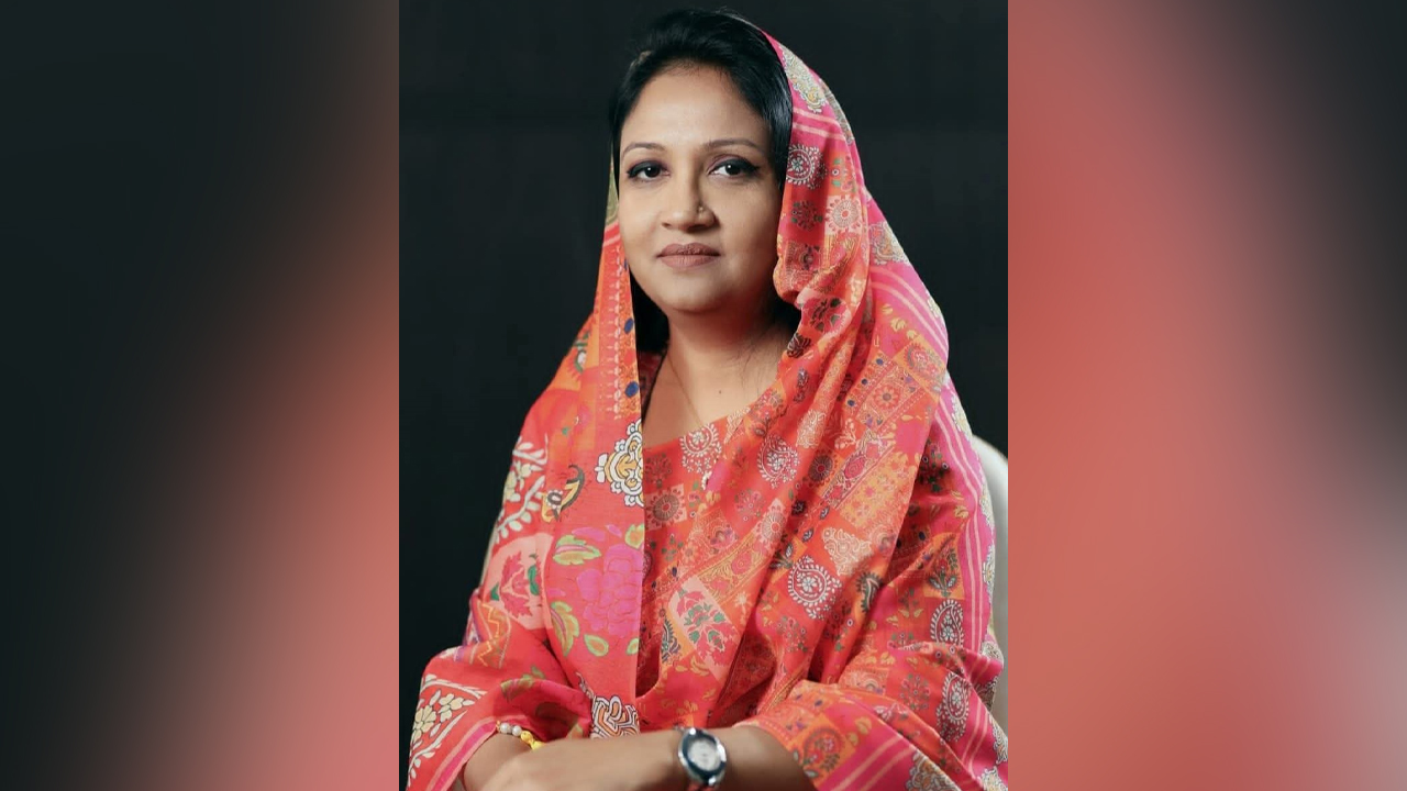 রাজশাহী বিভাগের একমাত্র নারী প্রার্থী পুতুলের বাজিমাত