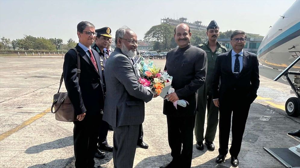 মন্ত্রিসভার শপথে যোগ দিতে ঢাকায় ভারতের লোকসভার স্পিকার ও পররাষ্ট্র সচিব