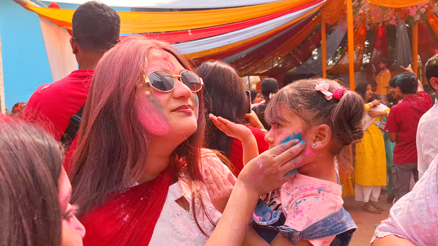 ঠাকুরগাঁওয়ে রঙিন দোল উৎসবে সম্প্রীতির বার্তা