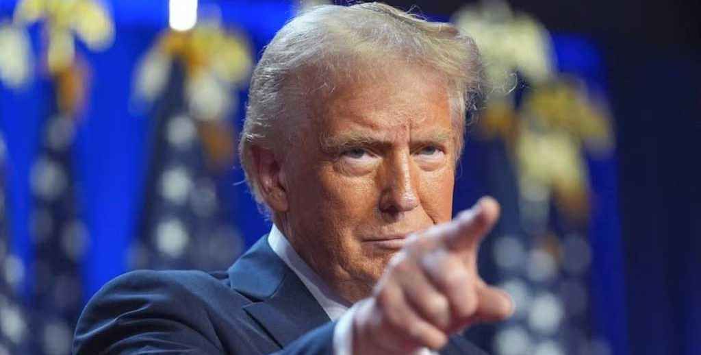 আরও এক দেশে সরকার পরিবর্তনের হুমকি ট্রাম্পের