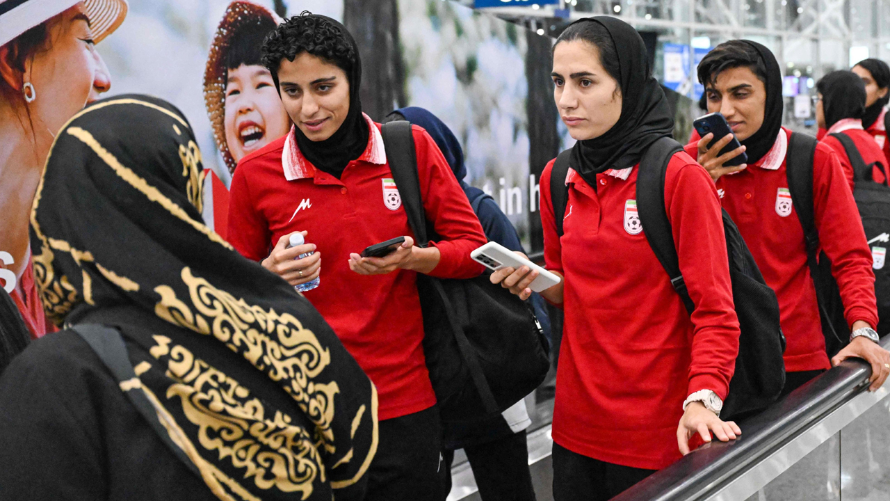 অস্ট্রেলিয়ায় আশ্রয়ের সিদ্ধান্ত পাল্টে ইরানে ফিরছেন নারী ফুটবলার