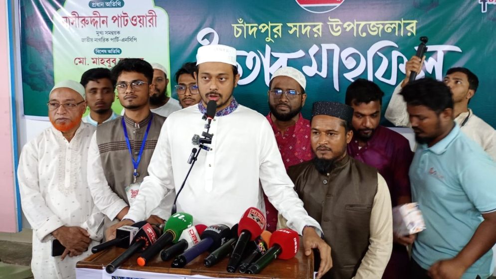 সংবিধান বাতিলের হুঁশিয়ারি দিলেন নাসীরুদ্দীন পাটওয়ারী