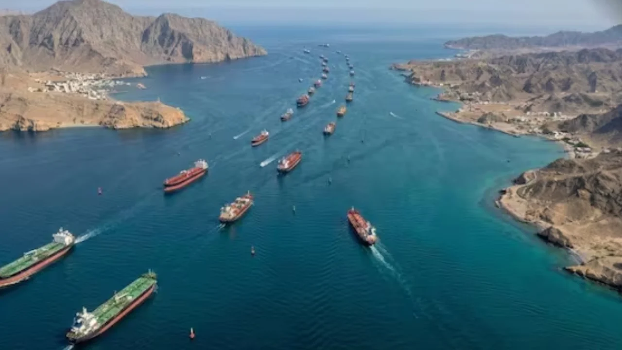 হরমুজ প্রণালি অবশ্যই খুলবে, তবে আমেরিকার জন্য নয়: ইরানের পার্লামেন্ট সদস্য