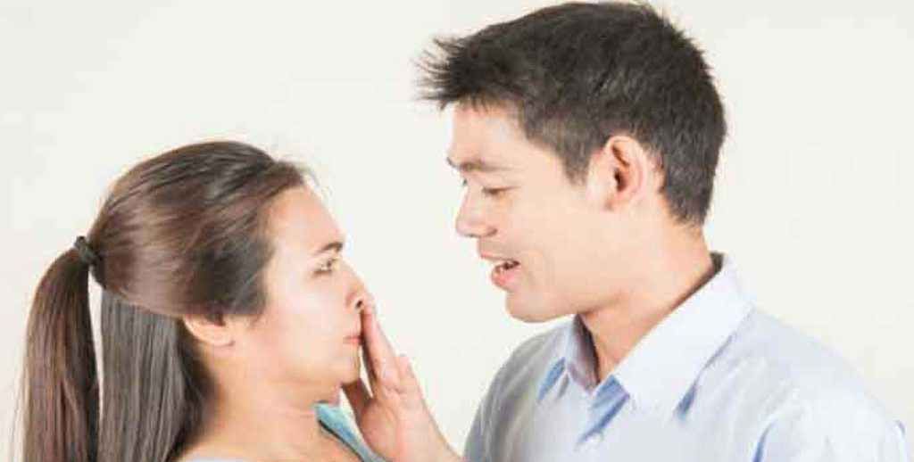 চাঁদপুরে স্বামীর মুখের দুর্গন্ধ সহ্য করতে না পেরে থানায় স্ত্রীর অভিযোগ